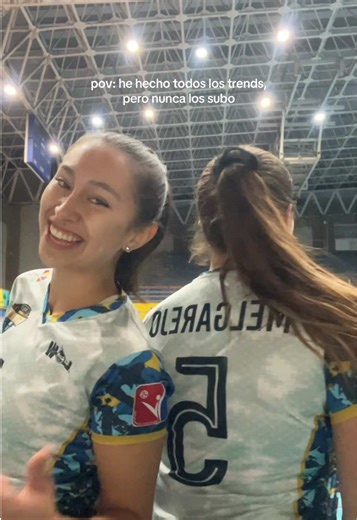 El café se enfría 😔😔😔 Ya no usamos esa polera, la isa ya no juega en stout y mi pelo era más corto #voleibol #volleyball #trend #chile #oldtrend