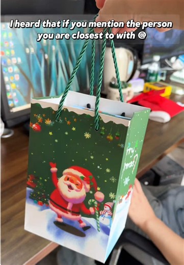 This money explosion box is the ultimate Christmas surprise. Load it with cash or photos and watch it blast open. Reusable, hilarious, and guaranteed reactions. #moneygift #christmasgift #viralproducts#giftideas #tiktokshop #tiktok #fyp #tiktokmademebuyit #shopping