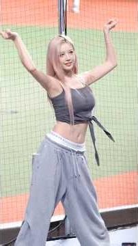 晧禎中場舞來了! 絕頂狀態絕美髮色絕殺體態 絕對不能錯過! #李晧禎 #이호정