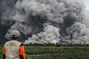 Indonesia volcano eruption sends deadly ash cloud over nearby town