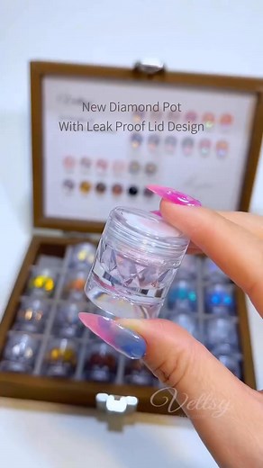 ✨ Master Chrome Art with Vettsy 24 Colors Nail Chrome Powder Pro Set! 💅 🌈 24 shades of Vettsy top-selling mermaid, holographic, pearl & metallic chrome powders are all packed in one beautiful box to let your nails shine like never before with salon-grade chrome powders that blend smoothly, shift beautifully, and stay stunning! ✨ 💎 Brand-new diamond pot & with easy storage & luxury packaging, and comes with swatch cards and swatch beads for you to display the colors nicely & beautifully. 🎁It‘