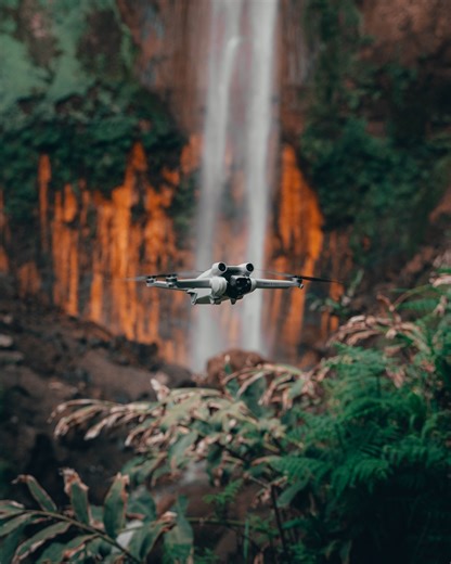 7.3K views · 263 reactions | With the DJI Mini 3 Pro, everything you need to capture incredible aerials fits neatly into your pocket. Whether it be a larger-than-life landscape, or simply your everyday adventure, DJI Mini 3 Pro's 48MP camera and advanced intelligent features are ready. Created by @denis.barbas Discover more: https://bit.ly/3v0c1v0 | DJI | Facebook