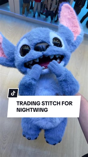 TRADING STITCH FOR NIGHTWING 💔 #hottoys #nightwing #toyreviews #actionfigures #liloandstich