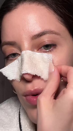 DIY pore strip using egg white #greenscreenvideo #porestrip #porestrips #diyskincare #diyporestrips #eggwhiteskincare #eggwhiteporemask #porestripnose #porestripremoval