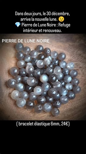 Palette de minéraux on Instagram: "Le changement de phase lunaire approche : nous accueillerons la Lune Noire (Nouvelle Lune) dans deux jours, le 30 décembre 🌑. Pour nous préparer à cette phase de transition et d'introspection, la pierre associée est la Pierre de Lune Noire. 💎 Ses Vertus : Miroir de cette phase lunaire, la Pierre de Lune Noire est une pierre de transformation. Elle nous aide à explorer nos émotions profondes et à libérer le passé pour faire place à de nouveaux projets. C'est u