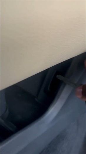 Key slot Mitsubishi Montero sport location