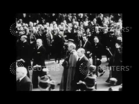 1937 Cardinal welcomed in Paris