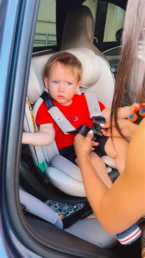Shopping do Bebê | Exclusividade que seu bebê merece on Instagram: "Ela não saiu só com um carrinho e uma cadeira de carro… Ela saiu segura, confiante e com a certeza de ter feito a melhor escolha pro seu bebê 🤍✨ Ver a cliente feliz, já usando os produtos e vivendo esse momento é o que faz tudo valer a pena. Porque aqui a gente não vende só produtos, a gente entrega tranquilidade, praticidade e cuidado desde o primeiro dia 👶🚗 Quem mais sonha em sair assim da loja? 😍 📍 Vem viver essa experiê