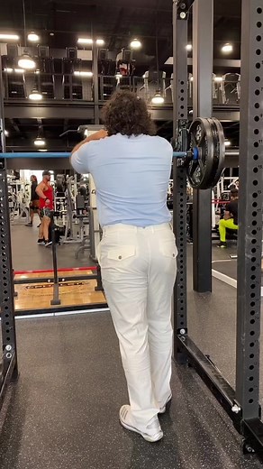 The true nature of Nacho Libre in me when I squat 🤷🏻‍♂️ #gymcomedy #gymtok #nacholibre #strechypants