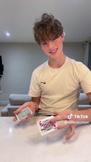 Amazing Card Trick Revealed by Expert Magician