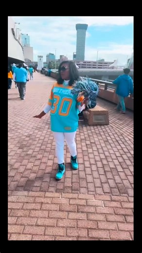 Breonna O’Conner on Instagram: "A high-class woman typically embodies qualities such as sophistication, elegance, and refinement. She often exhibits poise in her demeanor, confidence in her abilities, and a strong sense of self. This can manifest through her style of dress, communication skills, and social etiquette. High-class women are often associated with a certain lifestyle that includes cultural awareness, education, and an appreciation for the finer things in life. 💛💙😊 #trendingwithcoa