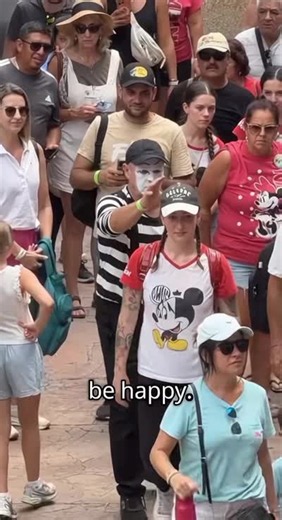 Tom The Mime prank 🤣 🤣🤣 Mime best funniest videos of all time, laugh and enjoy #TomTheMime #prankwars #mime #pranks #seaworld