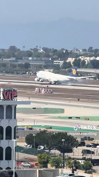 Lufthansa Boeing 747-800 Arrival in Los Angeles