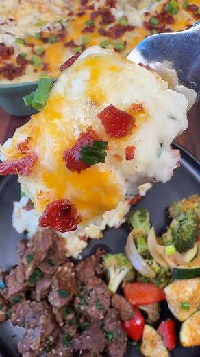 Luke Brown on Instagram: "Cheesy Loaded Baked Mashed Potatoes are easy to make and a delicious side dish! INGREDIENTS 5 lbs russet potatoes, peeled & chopped 1/2 cup (1 stick) of butter 8 oz cream cheese, softened 1 cup of milk 1/2 tsp each salt and pepper 1 tsp each garlic powder and parsley flakes Seasoning salt 2 cups cheddar cheese, shredded 8 pieces bacon, cooked & crumbled 2 green onions, chopped INSTRUCTIONS First, prep your potatoes. Peel, wash, and chop 5 lbs of russet potatoes. Boil th