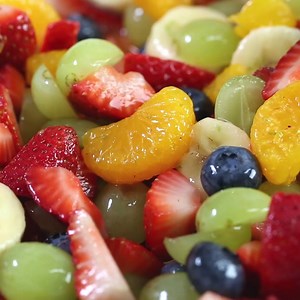FAVORITE FRUIT SALAD with the most amazing glaze! Perfect for summer! RECIPE: https://www.iheartnaptime.net/honey-lime-fruit-salad/ | I Heart Naptime