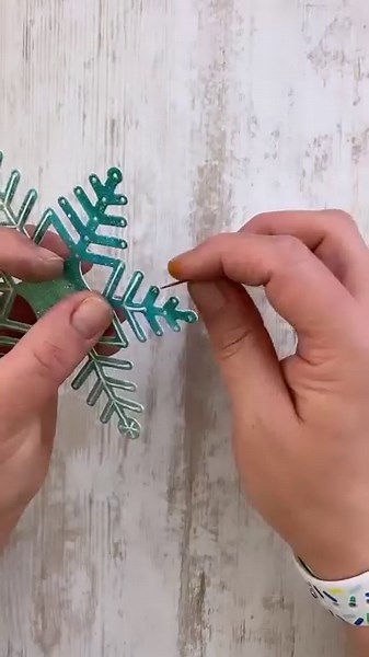 Crafting winter wonders with July's Stitching Die Club❄️ Watch the magic unfold as Frau Pony brings the Stitched Snowflake Cardfront design to life! Join the club 🔗https://spellbinders.shop/DOMST #neverstopmaking #spellbindersclubkits #stitch #stitching #cardmaking #papercraft | Spellbinders Paper Arts