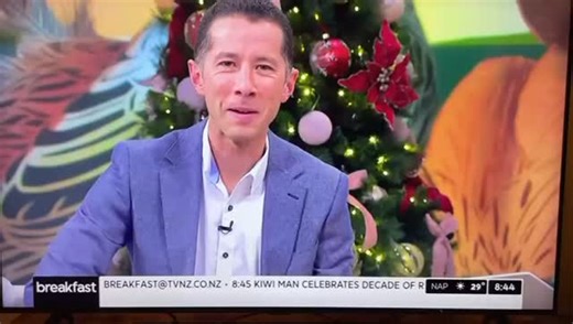 A rightful place on the grid for our very own Dave Greenwood 👑 Cool dude, total legend, and the guy who convinced us to run on Mondays, is now also a tv star ⭐️ On Sunday 30 November we celebrated his incredible milestone, 10 years of running every single day, with friends at the Northcote Tavern, which included a 10km run, of course 🏃🏻‍♂️ For anyone who missed it, here’s his live interview! @breakfaston1 How cool! And spoiler alert… the streak is still going 😎 | Monday Underground