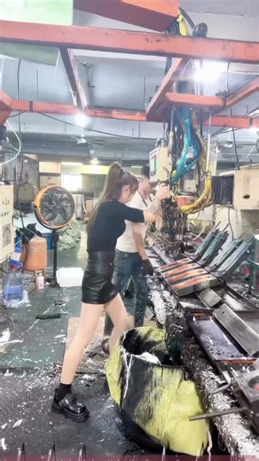 Actual Scene of High-Temperature Equipment Cleaning inFacto: Female Worker Operates Manuall,