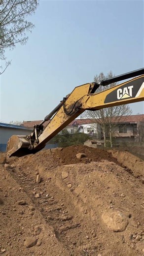 Let's experience the charm of this excavator together!#excavator #equipment #cat #construction
