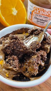 Chocolate Orange Cake 🍫🍊🍰😍 Sumptuous rich chocolate orange cake using our 92% less sugar Chocaholic Orange Spread 😇😋 Absolute COMBO 😍 And ONLY 336 calories for the whole thing! 🙌🏼 The full recipe is on our blog! 😜😇 Head to our blog section on our website for lots more delicious recipe ideas, how to’s and much more 🤩 #TheSkinnyFoodCo #NotGuilty | The Skinny Food Co