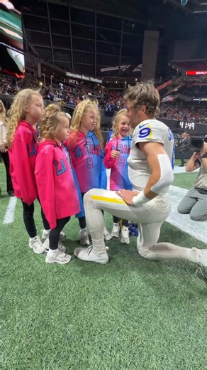 Los Angeles Rams on Instagram: "It’s Gameday, you know the drill! 🫶"