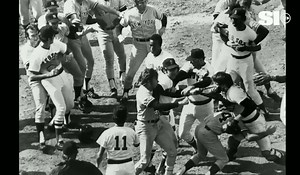 On August 1, 1973, a major brawl erupts between Carlton Fisk and Thurman Munson during a #RedSox vs. #Yankees game at Fenway Park! A heated moment etched in #MLB #History #Baseball #RepBX | Pinstripes Nation