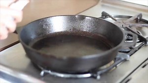 Save money and ensure your cooking sprays are made with quality products with this super simple DIY Extra Virgin Olive Oil Spray! | California Olive Ranch