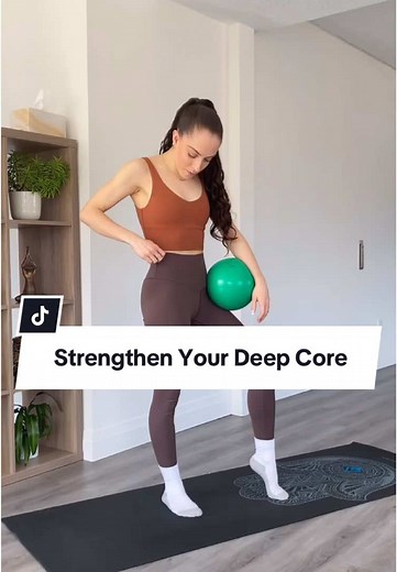 Let’s strengthen your deep core in 10 minutes! ⚡️ Deadbug toe taps x 25 Deadbug leg extensions x 25 Repeat x 3 & thank me later! 🥰 . . . . . #workout #abworkout #coreworkout #quickworkout #homeworkout #fitness #absworkout #corestrength #coretraining #bodyweightworkout