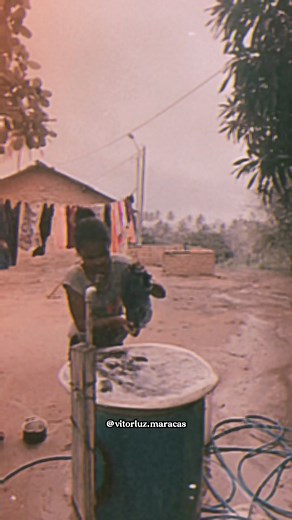 2.6M views · 104K reactions | Recordar é reviver. Cada verso de 'Casa do Sol Nascente' me faz voltar àqueles tempos, tempos de ouro, quando a vida era simples e o coração cheio de sonhos. Nostalgia que aquece a alma e traz de volta os sorrisos de outrora. Bons tempos que o tempo jamais apagará. #alagoas #bahia #maranhao #riograndedonorte #piaui #ceara #paraiba #pernambuco #Nostalgia #humilde #simples #bonstempos #anosatras #anos70 #anos80 | Vitor Luz | Facebook