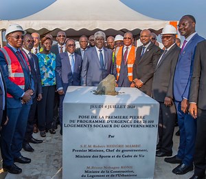 Logements sociaux : Le Premier Ministre Robert Beugré Mambé lance les travaux du programme de construction de 25 000 logements à Yopougon - Abidjan.net Photos