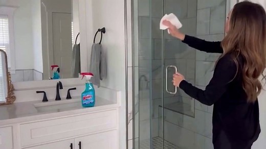Windex TV Spot, 'Put the Sparkle Back on Surfaces'
