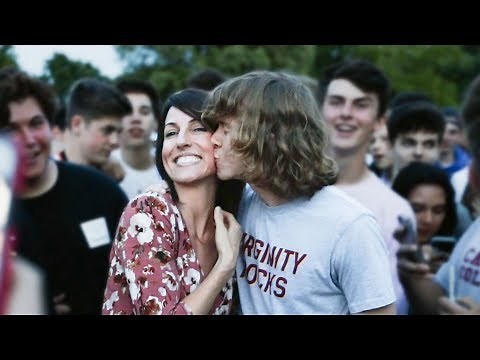 Kissing moms in Idaho!