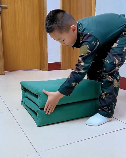 96K views · 726 reactions | Want to learn how to fold a blanket perfectly? | Simple ideas | Facebook