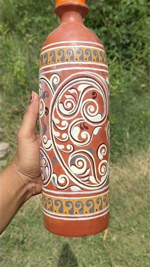মাটির বোতলের গায়ে আজ একটু design করে নিলাম🖌️#art #clay #pottery #painting #shorts #viral #minivlog
