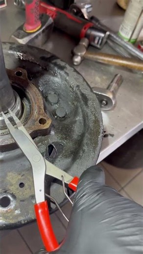 Easy way to remove snap ring,very important to have a right tools! #car #canada #automobile#toyota
