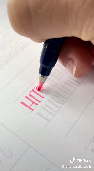 On to the Letter H! This worksheet and all previous worksheets (over 30 😱) available for all “mini maker” patrons! Only $5 a month 👏🏼 Click the link in my bio and head to Patreon to join. Drop any Patreon questions below! 👇🏼♥️ #patreon #handlettering #learntoletter #brushlettering #calligraphy #moderncalligraphy