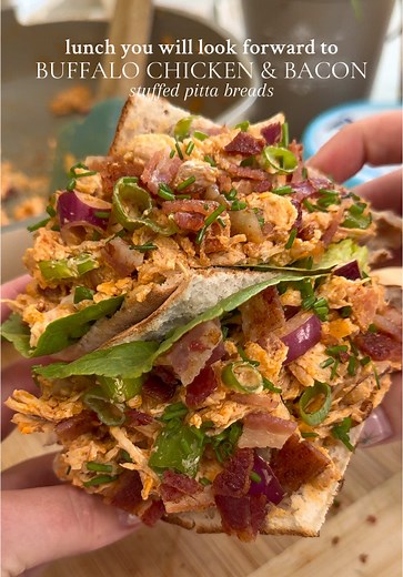 Buffalo Chicken Pitta Breads: Flavorful Lunch Idea