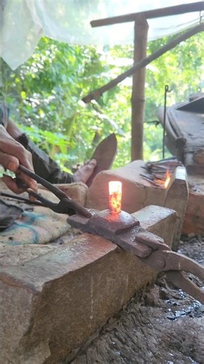 Part√726-ASMR/Blacksmithing Forging/a Nail. #blacksmithing #metalwork #shorts