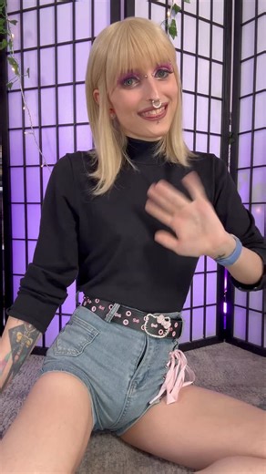 Luna Vixen on Instagram: "Check the link in my bio for my Patreon! 🌙💕"