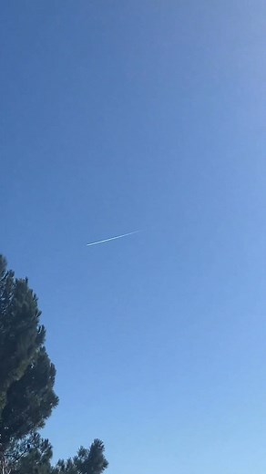 This is what a normal contrail looks like. 💯 | Jessica Bob