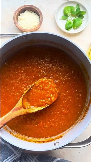 How To Make Fresh Tomato Sauce (with Summer Tomatoes!)