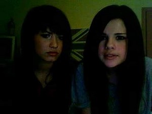 demi Lovato and Selena Gomez q&a!!!!