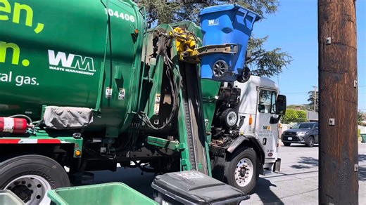 国外垃圾车机械化回收