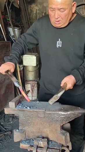 Powerful Hot Metal Hammering