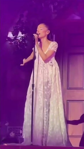 Ariana Grande performing bad thing (bunny hop) #arianagrande