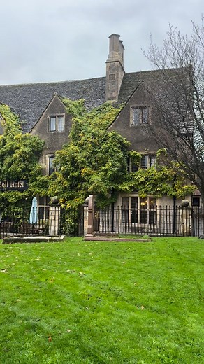 Malmesbury is a historic market town in Wiltshire, England. It’s perched picturesquely on a hill encircled by the River Avon. It’s often described as “England’s oldest borough” with over a thousand years of recorded history and a deep connection to King Athelstan, the first King of all England. | Beauty of the World