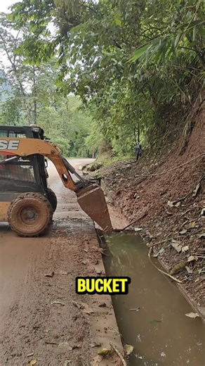 With an ultra-flexible bucket design, this mini loader easily reaches tight spots along the roadside. #SmartMachine #CleanFlow #fblifestyle | Quechua TV