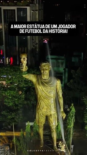 LIONEL MESSI CADA VEZ MAIS GIGANTE! 😱👏 A estátua de 21 METROS foi feita na Índia! #shorts