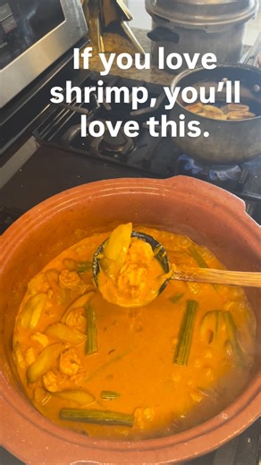 Parvathi on Instagram: "Kerala-Style Shrimp Curry 🍤🌴 Ingredients: • 2 tbsp coconut oil • 1 onion, sliced • 1 whole bulb garlic, chopped • 2-inch ginger, chopped • ½ tsp turmeric powder • 2 tsp Kashmiri chilli powder • 1 tsp chilli powder • 1 heaped tsp coriander powder • 2 tsp salt • ½ glass water • 4 raw mangoes, sliced lengthwise • 8–10 pieces frozen drumstick (moringa) • 1 can coconut milk • 600 g small shrimp, cleaned For the Tadka: • 1 tbsp coconut oil • 1 heaped tsp methi (fenugreek) see