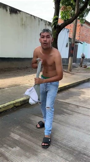 Learn how to fight with a machete